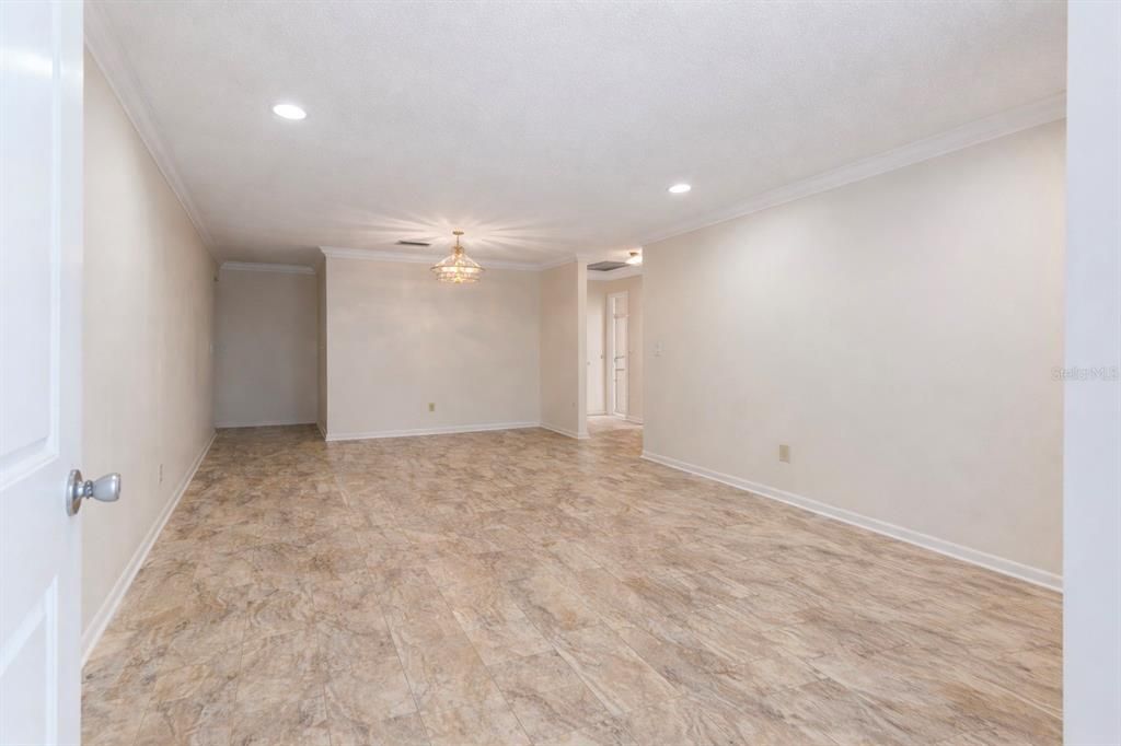 Active With Contract: $169,900 (2 beds, 2 baths, 1571 Square Feet)