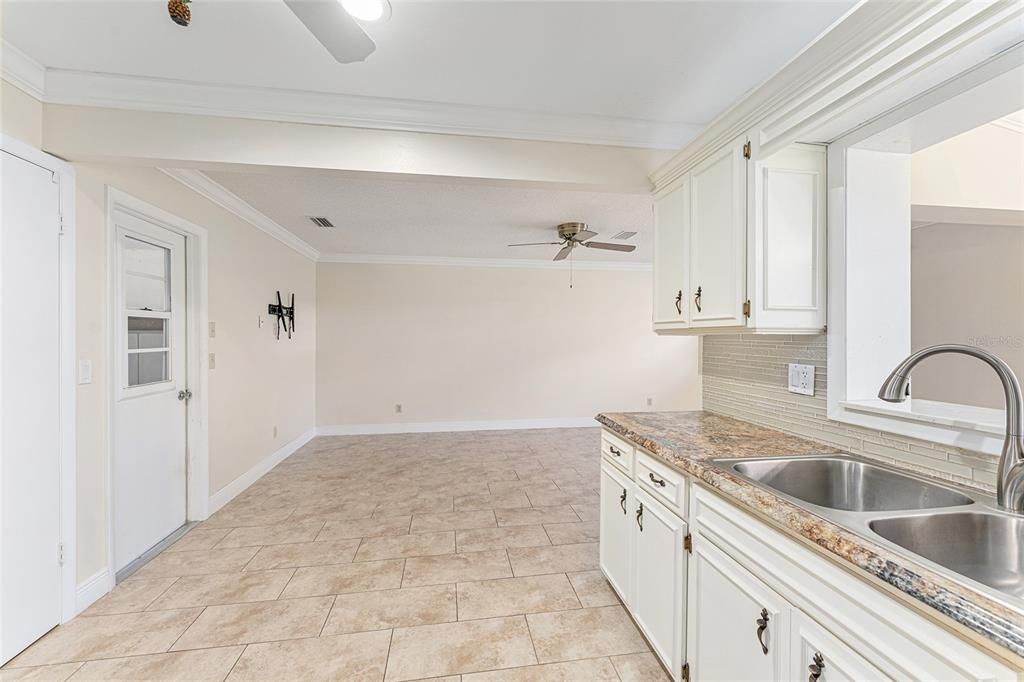 Active With Contract: $169,900 (2 beds, 2 baths, 1571 Square Feet)