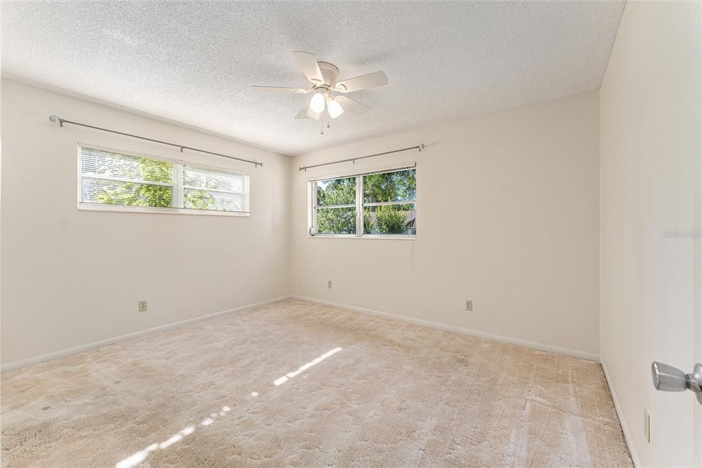 Active With Contract: $169,900 (2 beds, 2 baths, 1571 Square Feet)