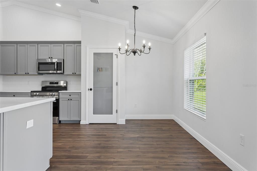 En Venta: $399,000 (4 camas, 2 baños, 1868 Pies cuadrados)