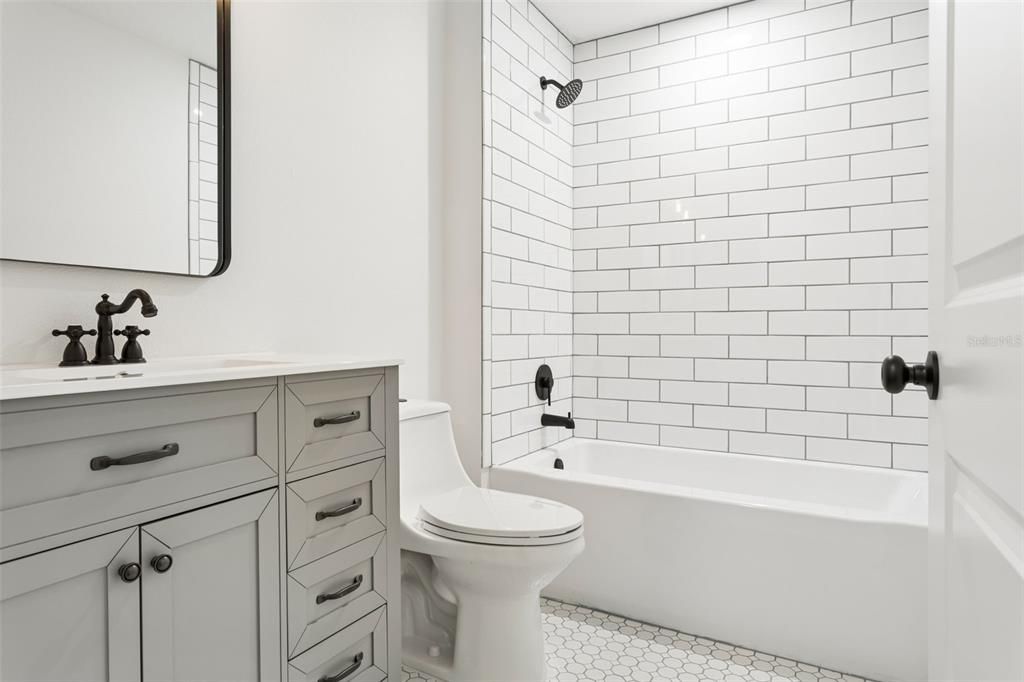 En Venta: $399,000 (4 camas, 2 baños, 1868 Pies cuadrados)