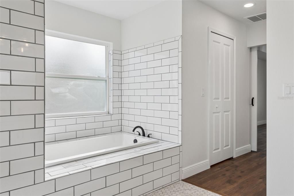 En Venta: $399,000 (4 camas, 2 baños, 1868 Pies cuadrados)