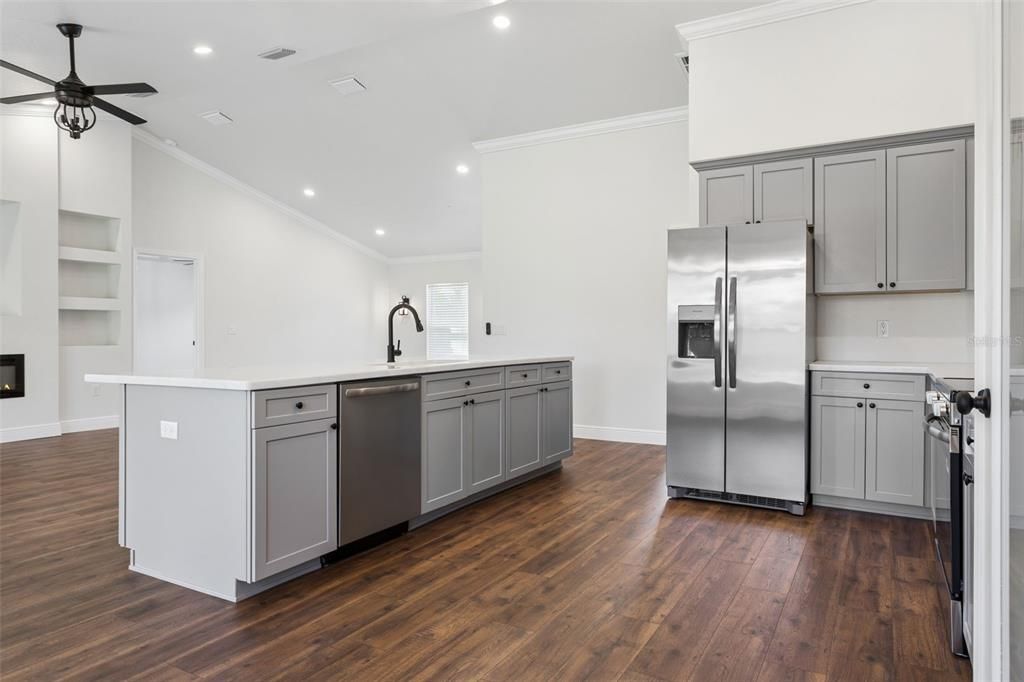 En Venta: $399,000 (4 camas, 2 baños, 1868 Pies cuadrados)