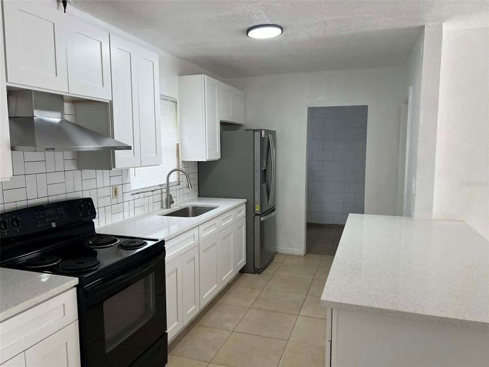 Active With Contract: $2,000 (4 beds, 2 baths, 1281 Square Feet)