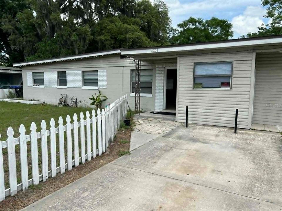 Active With Contract: $2,000 (4 beds, 2 baths, 1281 Square Feet)