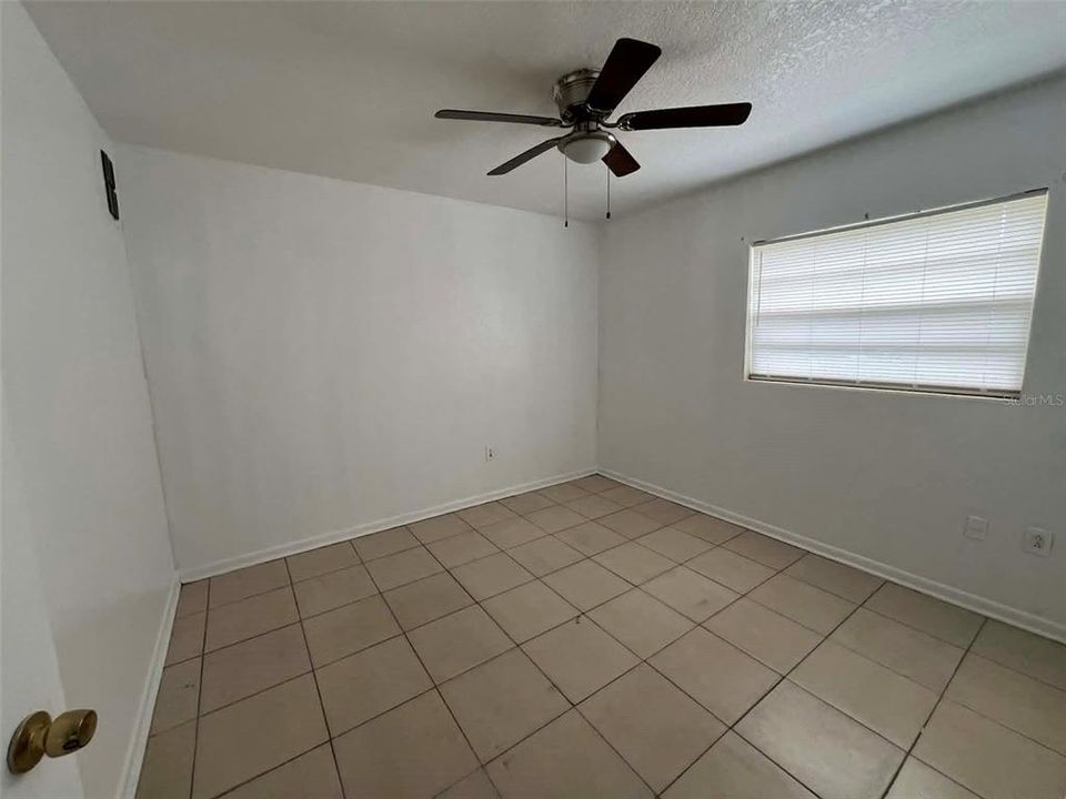 Active With Contract: $2,000 (4 beds, 2 baths, 1281 Square Feet)