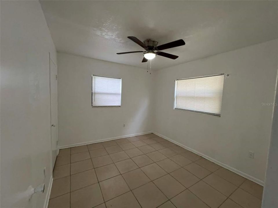 Active With Contract: $2,000 (4 beds, 2 baths, 1281 Square Feet)