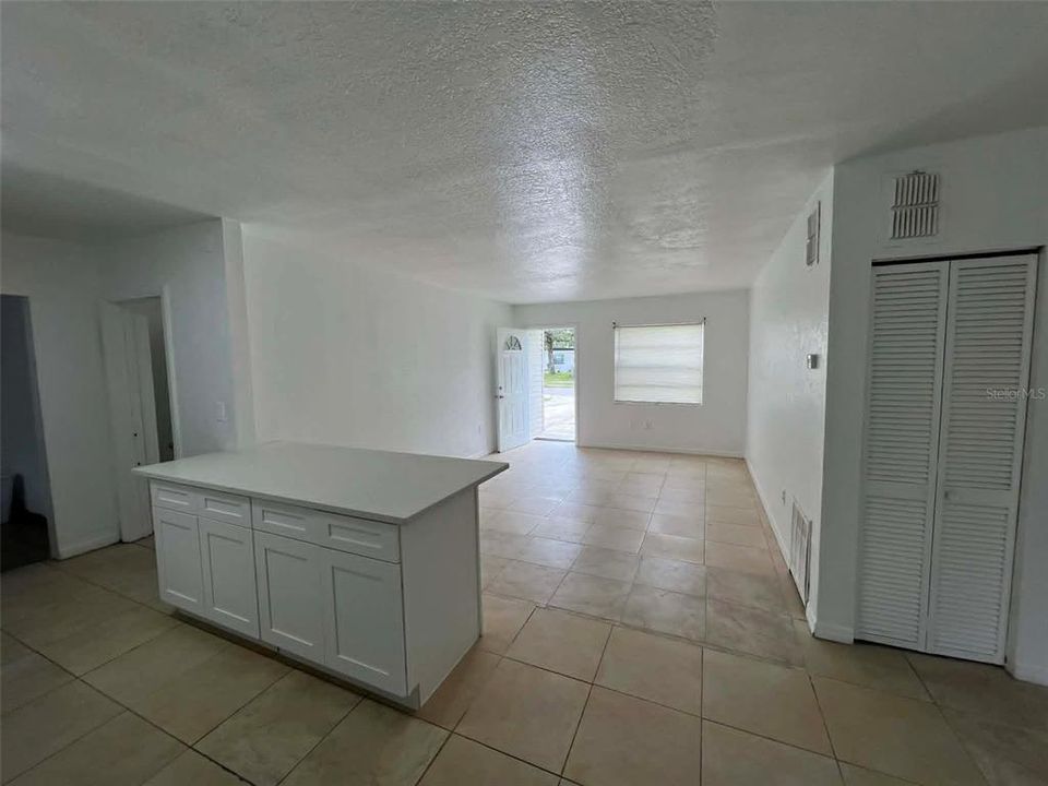 Active With Contract: $2,000 (4 beds, 2 baths, 1281 Square Feet)