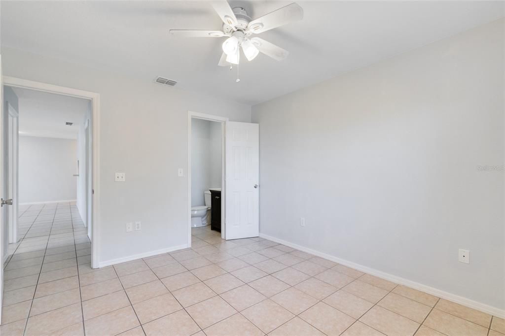 For Rent: $1,425 (2 beds, 2 baths, 955 Square Feet)