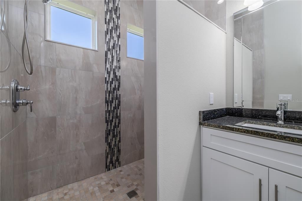 Activo con contrato: $689,000 (3 camas, 2 baños, 2195 Pies cuadrados)