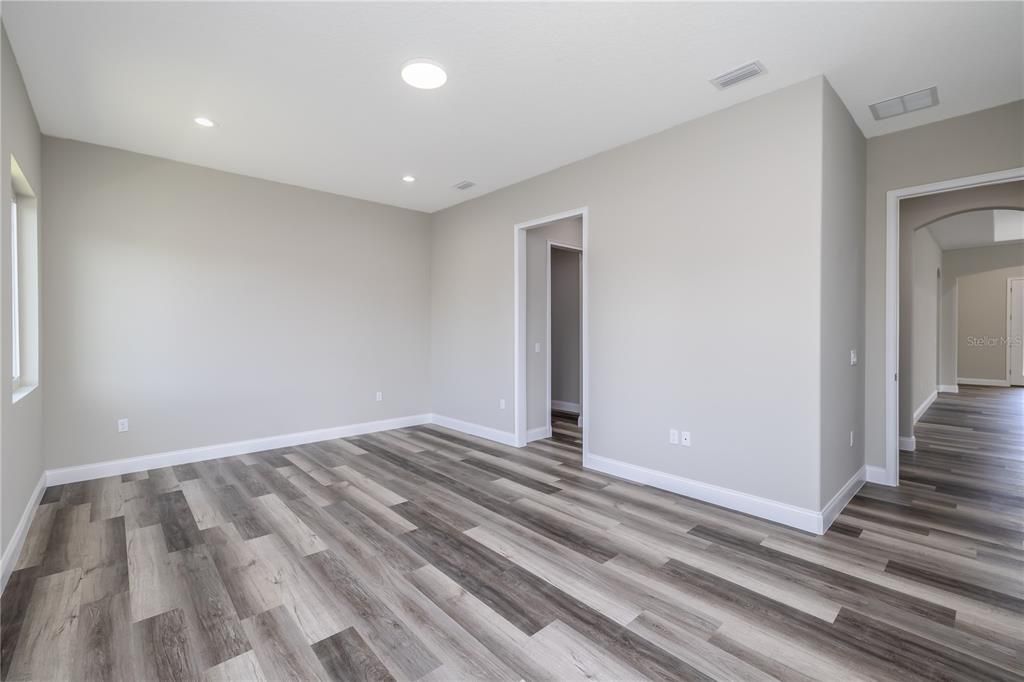 Activo con contrato: $689,000 (3 camas, 2 baños, 2195 Pies cuadrados)