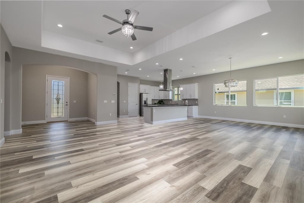 Activo con contrato: $689,000 (3 camas, 2 baños, 2195 Pies cuadrados)