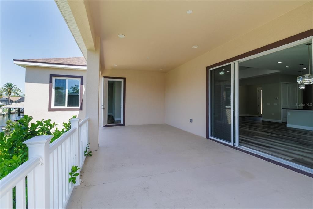 Activo con contrato: $689,000 (3 camas, 2 baños, 2195 Pies cuadrados)