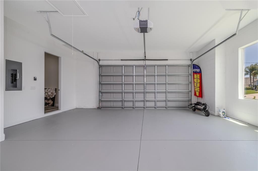 Activo con contrato: $689,000 (3 camas, 2 baños, 2195 Pies cuadrados)