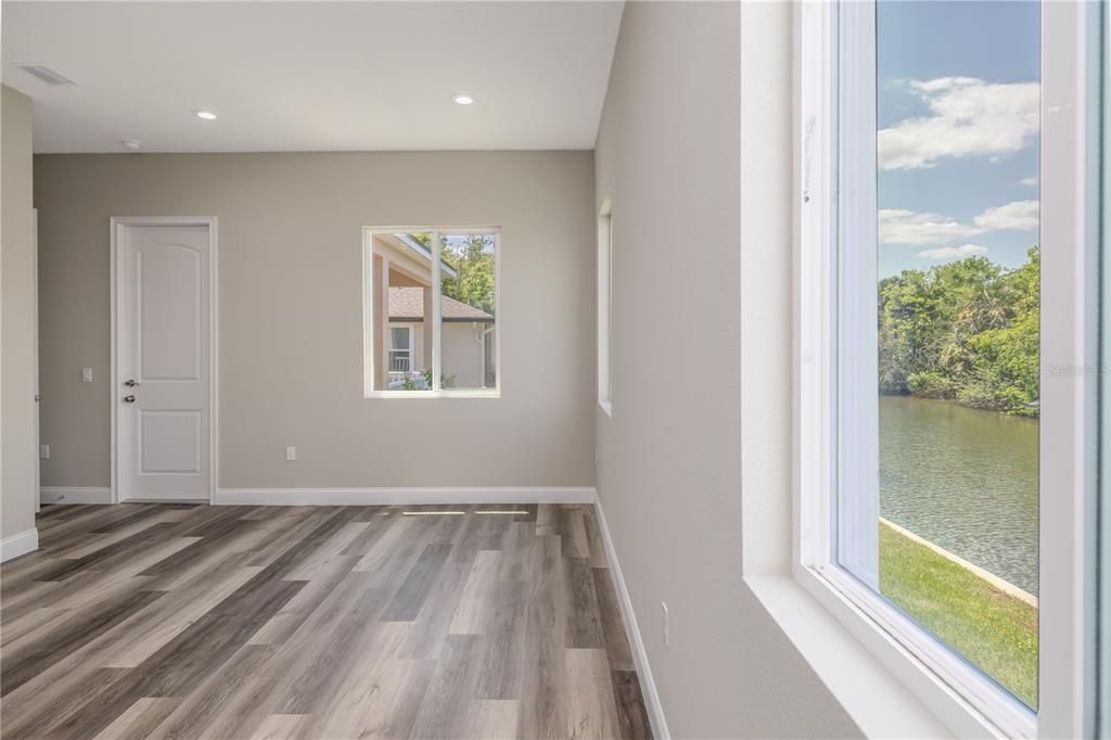 Activo con contrato: $689,000 (3 camas, 2 baños, 2195 Pies cuadrados)