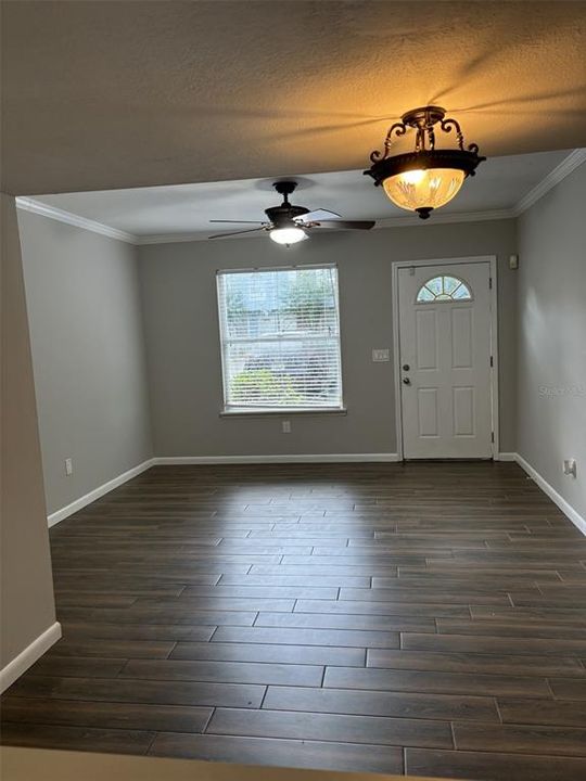 For Rent: $1,700 (2 beds, 1 baths, 882 Square Feet)