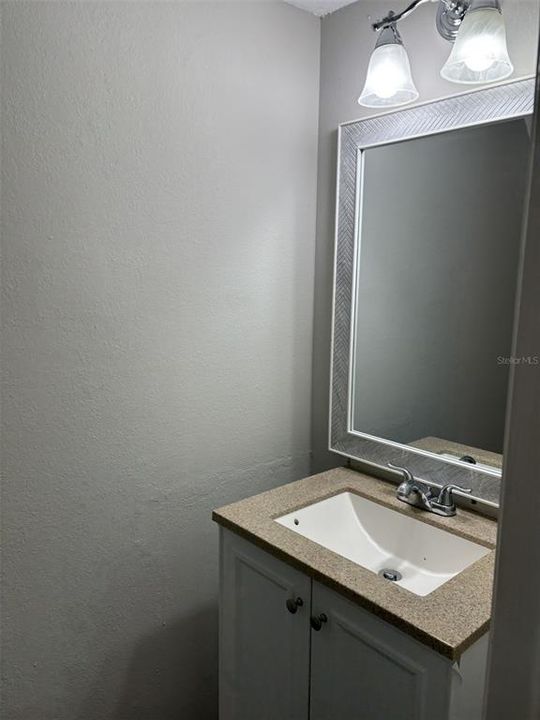 For Rent: $1,700 (2 beds, 1 baths, 882 Square Feet)