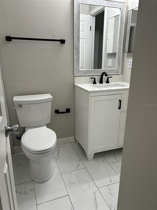 For Rent: $1,700 (2 beds, 1 baths, 882 Square Feet)