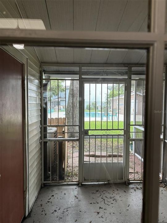 For Rent: $1,700 (2 beds, 1 baths, 882 Square Feet)