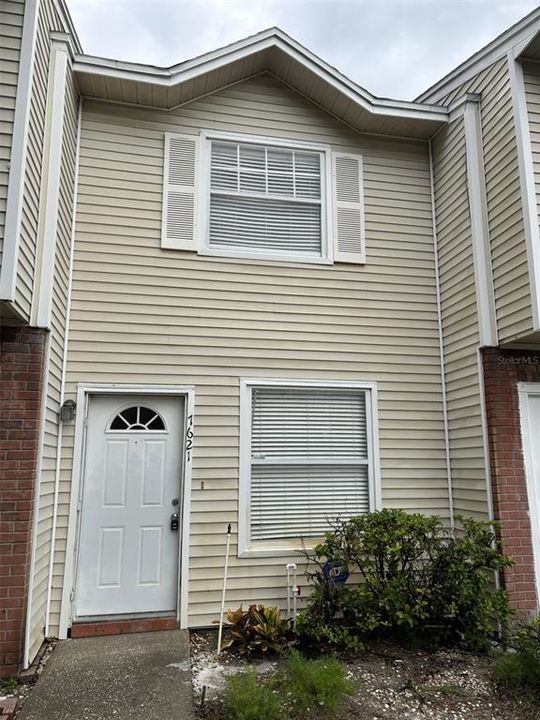 For Rent: $1,700 (2 beds, 1 baths, 882 Square Feet)