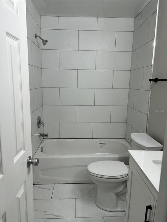 For Rent: $1,700 (2 beds, 1 baths, 882 Square Feet)
