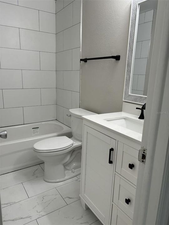 For Rent: $1,700 (2 beds, 1 baths, 882 Square Feet)