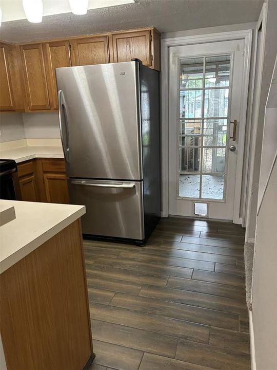 For Rent: $1,700 (2 beds, 1 baths, 882 Square Feet)