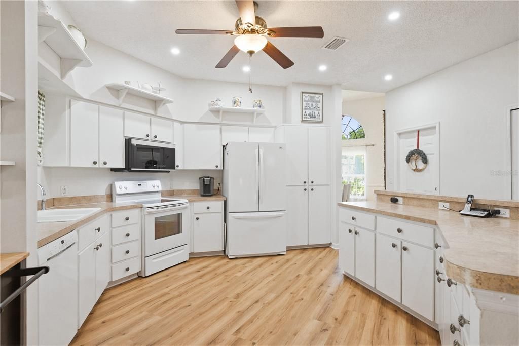 Active With Contract: $450,000 (4 beds, 2 baths, 2523 Square Feet)