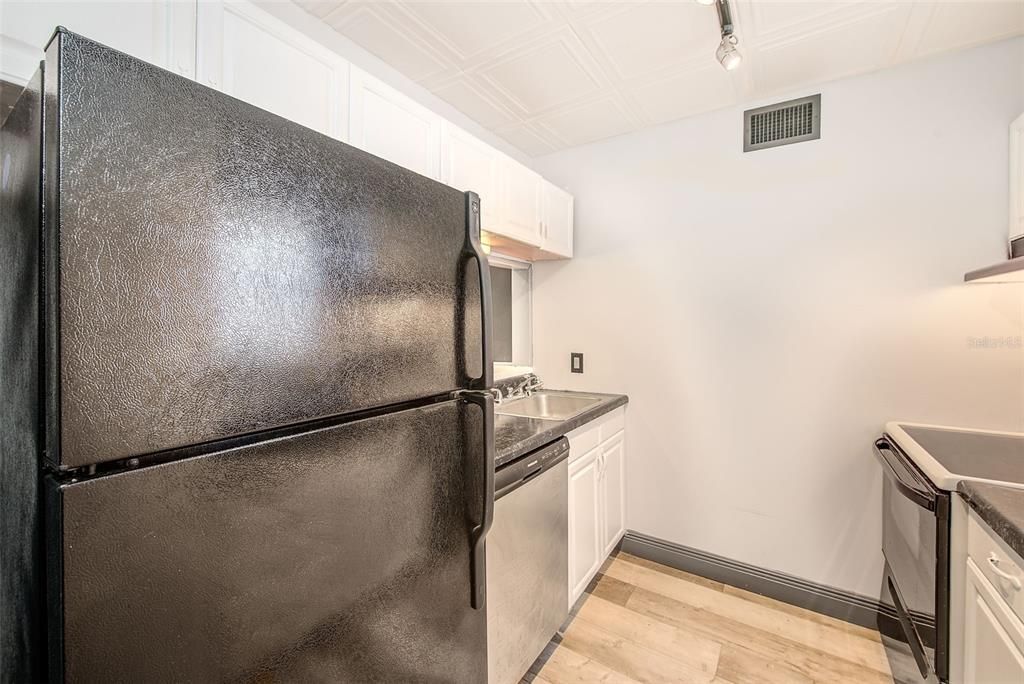For Sale: $89,000 (1 beds, 1 baths, 543 Square Feet)