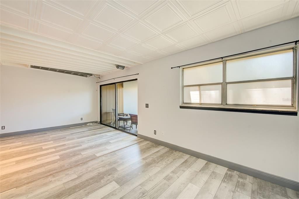 For Sale: $89,000 (1 beds, 1 baths, 543 Square Feet)