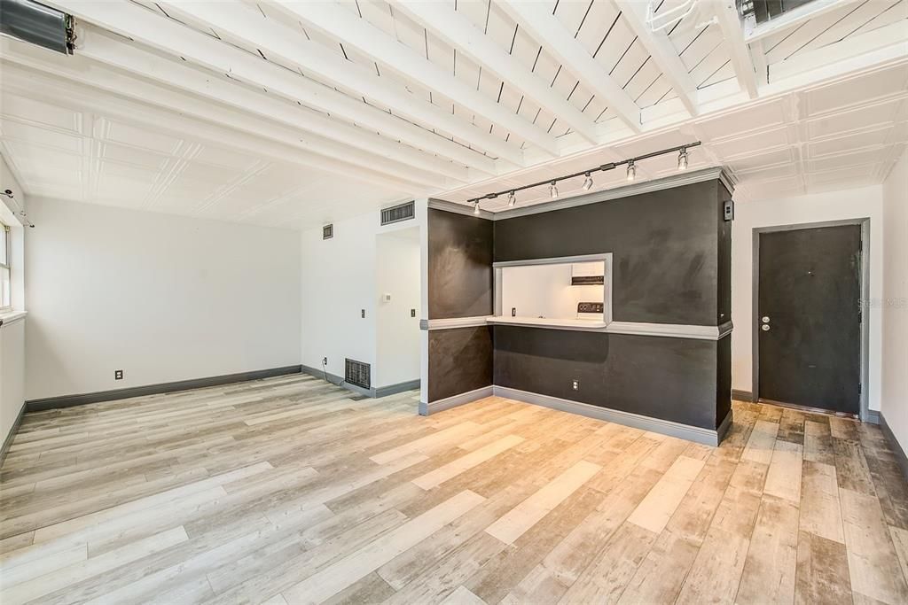 For Sale: $89,000 (1 beds, 1 baths, 543 Square Feet)