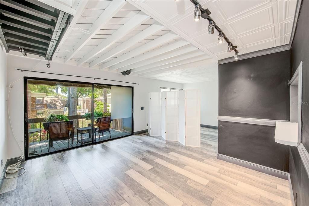 For Sale: $89,000 (1 beds, 1 baths, 543 Square Feet)
