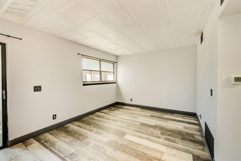 For Sale: $89,000 (1 beds, 1 baths, 543 Square Feet)