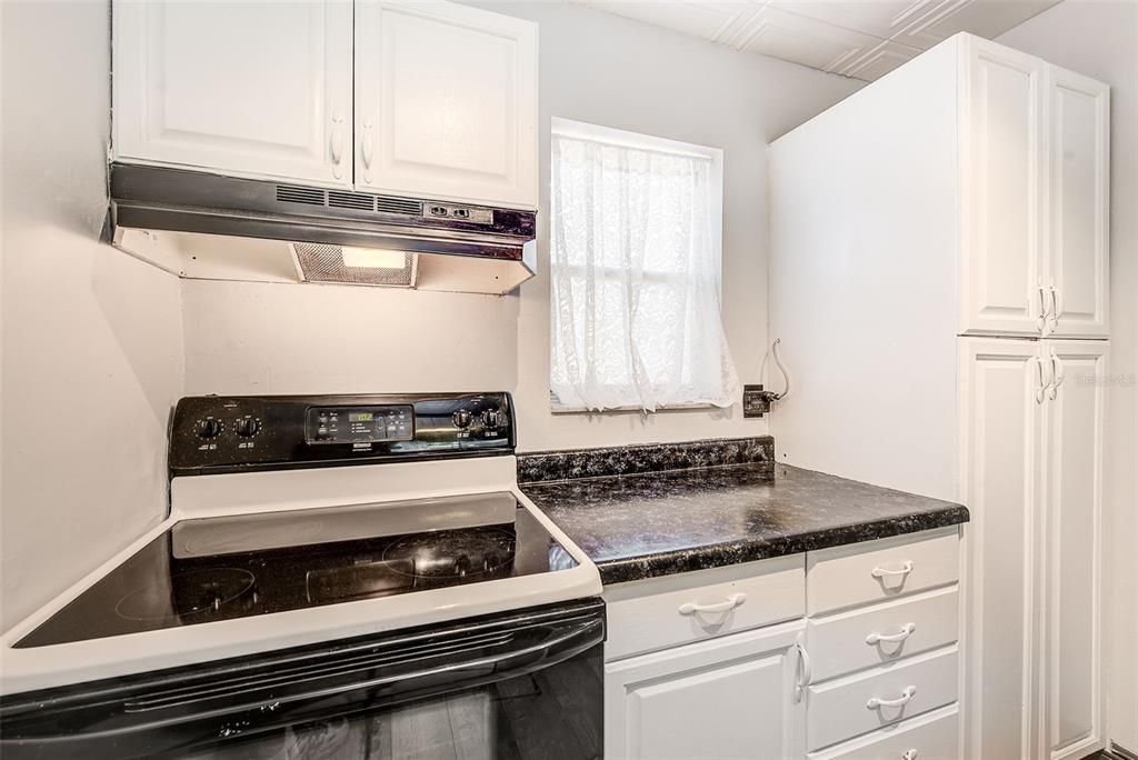 For Sale: $89,000 (1 beds, 1 baths, 543 Square Feet)