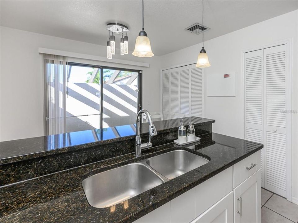 En Venta: $259,000 (2 camas, 2 baños, 1295 Pies cuadrados)