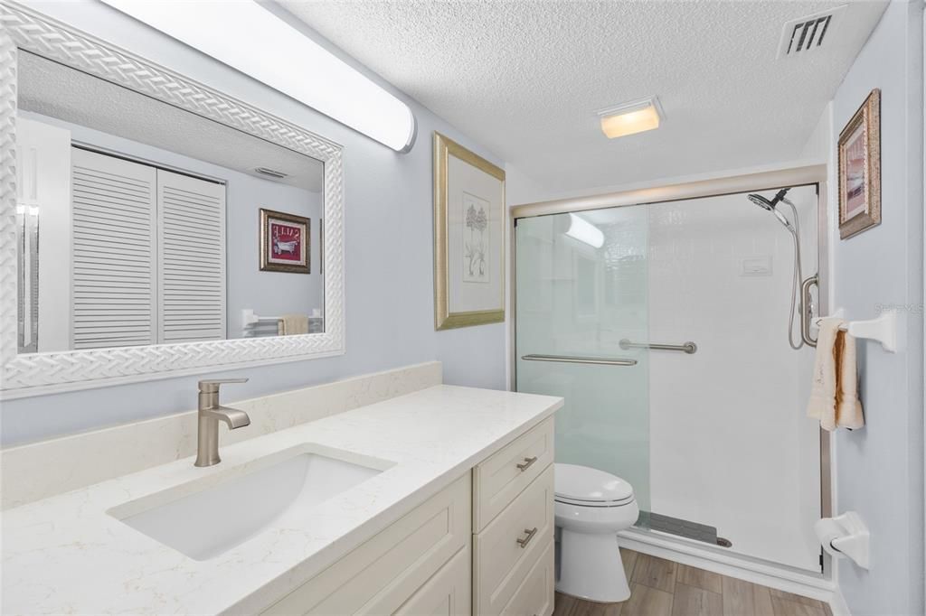 На продажу: $299,900 (2 спален, 2 ванн, 1178 Квадратных фут)