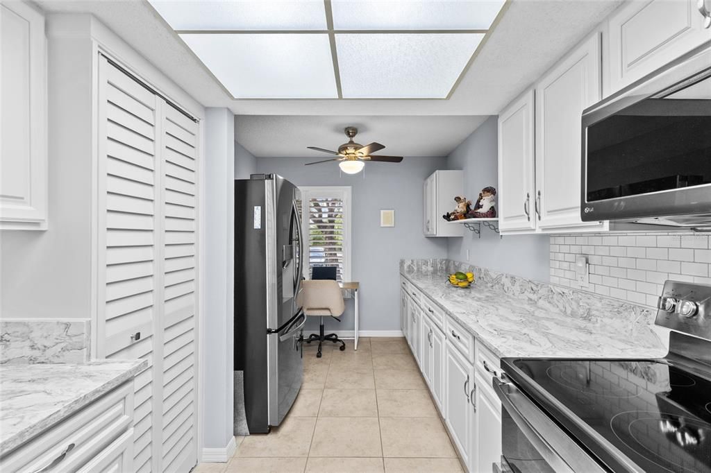 На продажу: $299,900 (2 спален, 2 ванн, 1178 Квадратных фут)