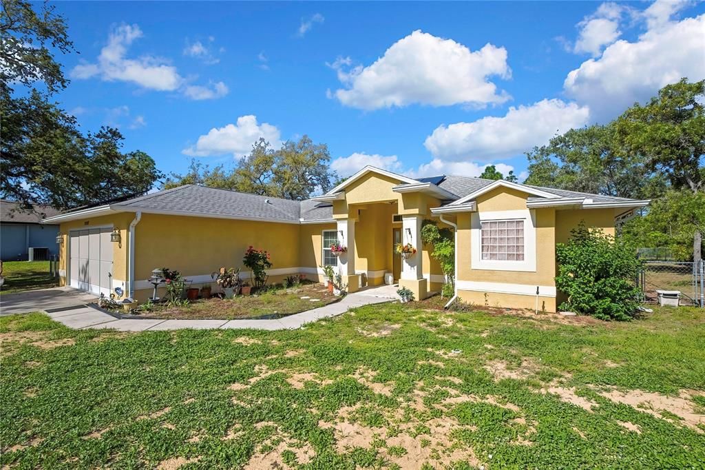 For Sale: $399,900 (3 beds, 2 baths, 1963 Square Feet)
