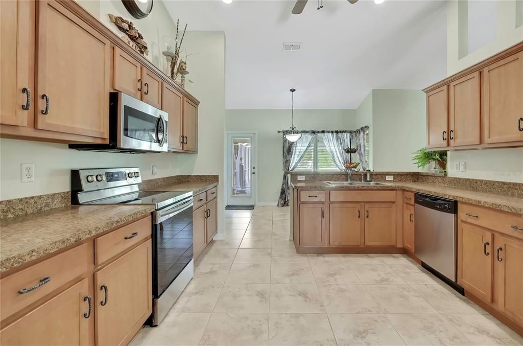 For Sale: $399,900 (3 beds, 2 baths, 1963 Square Feet)