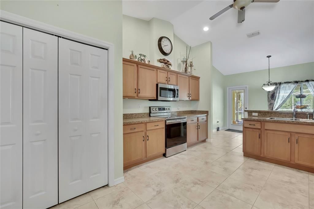 For Sale: $399,900 (3 beds, 2 baths, 1963 Square Feet)