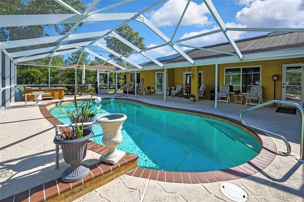 For Sale: $399,900 (3 beds, 2 baths, 1963 Square Feet)