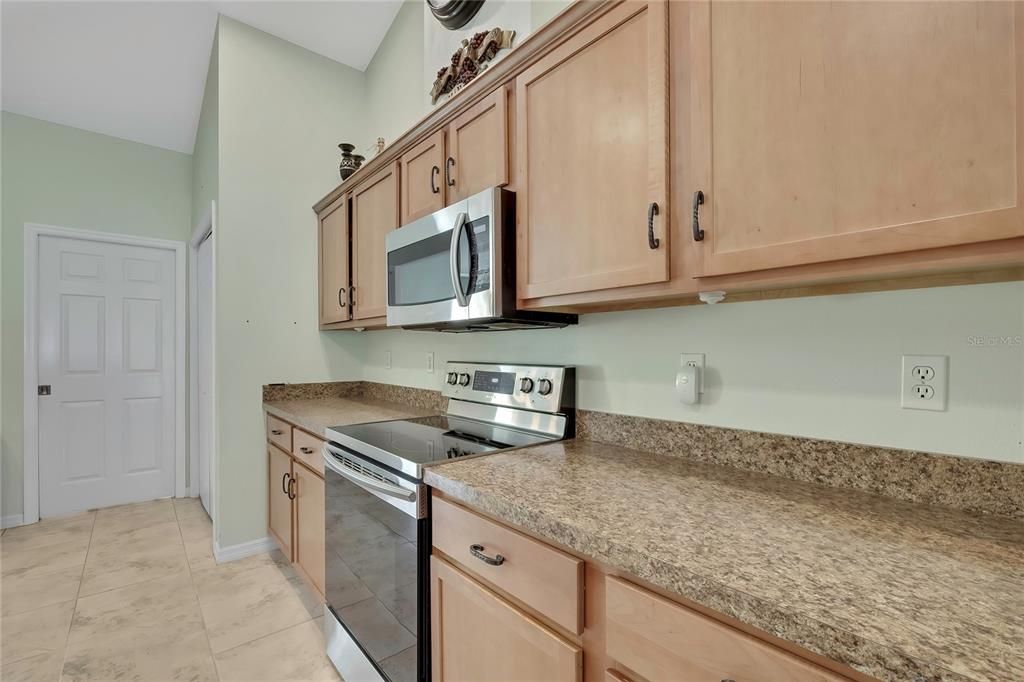 For Sale: $399,900 (3 beds, 2 baths, 1963 Square Feet)