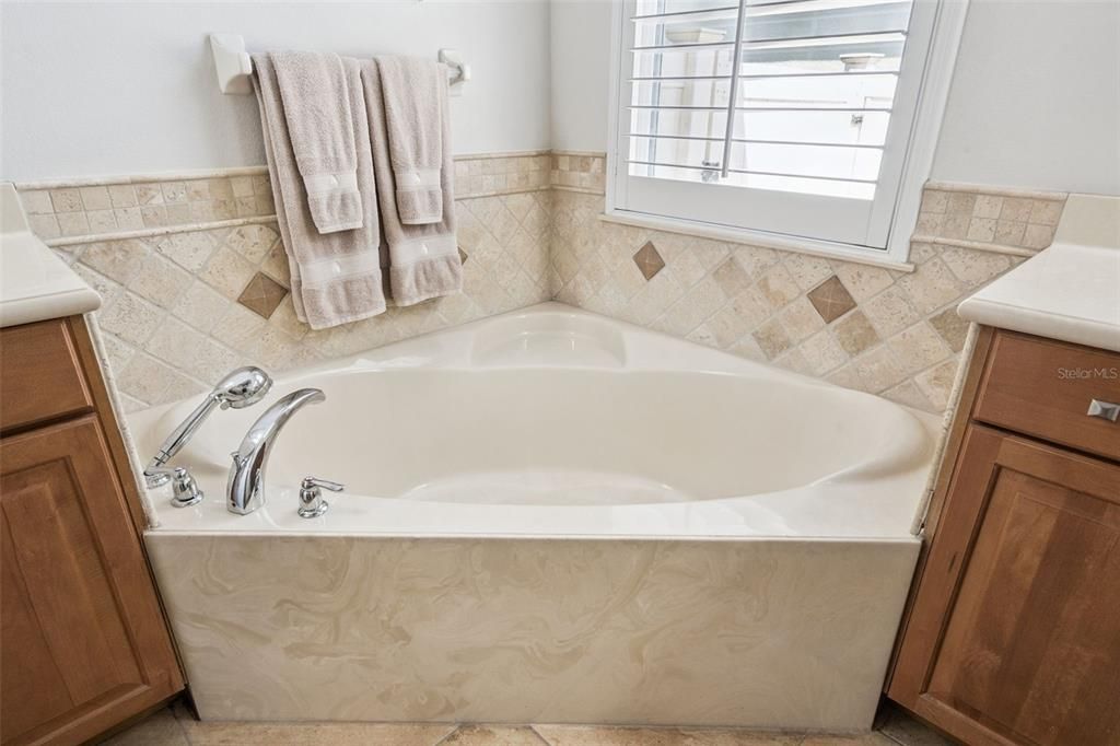 Active With Contract: $869,990 (5 beds, 3 baths, 3519 Square Feet)