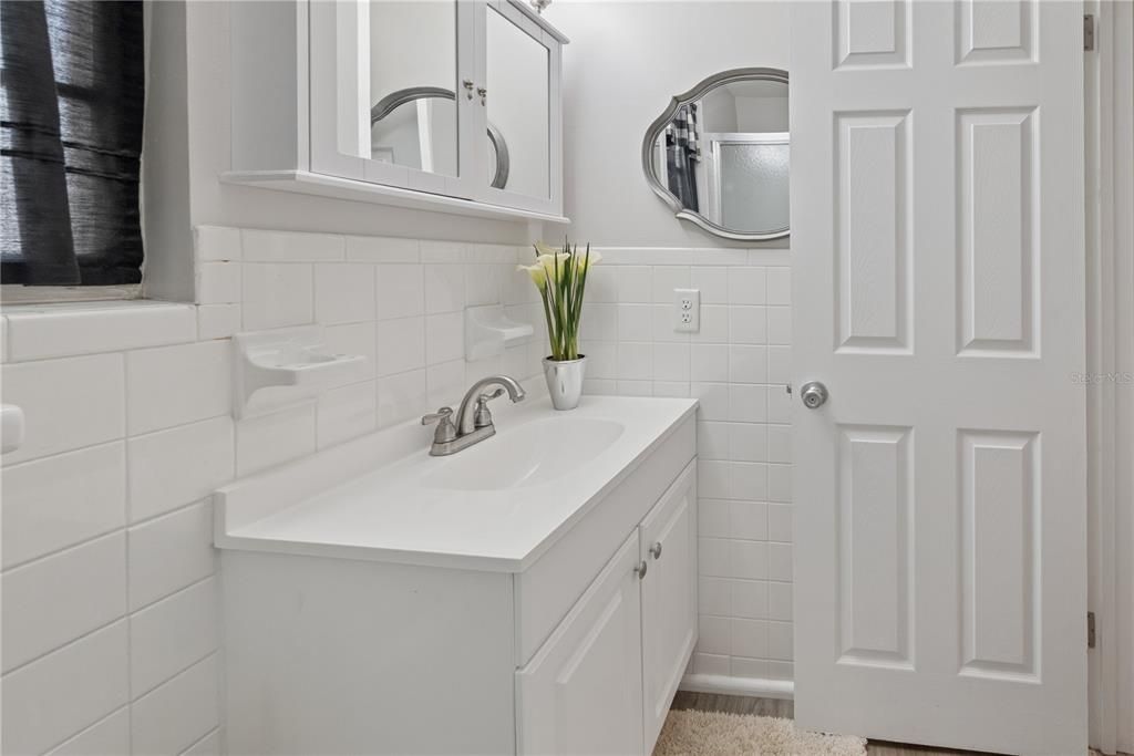 Active With Contract: $232,000 (2 beds, 2 baths, 1194 Square Feet)