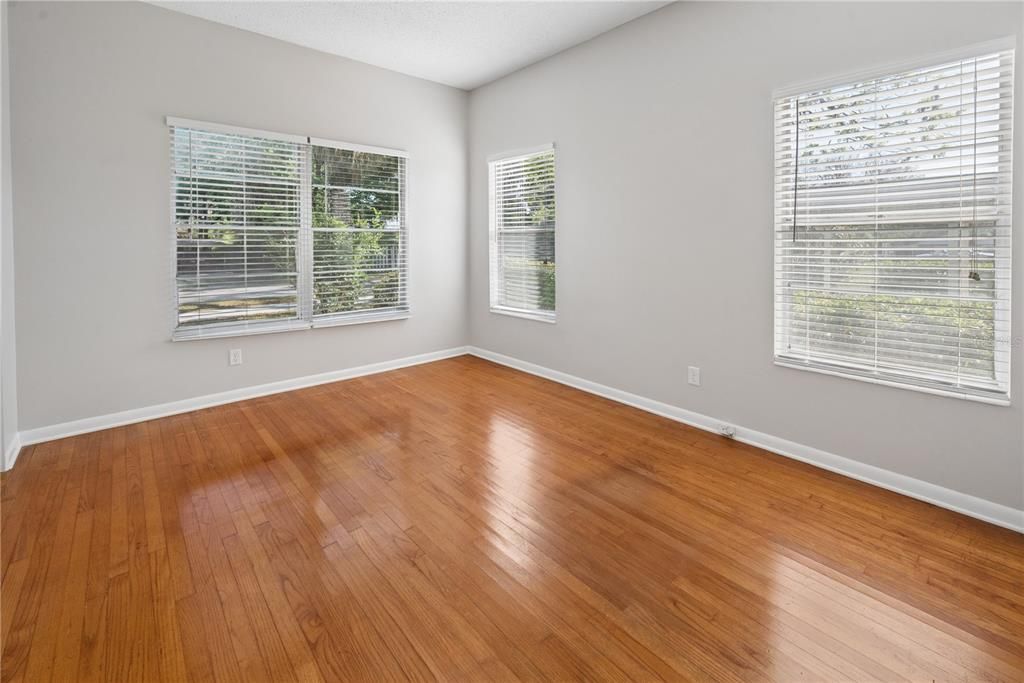Active With Contract: $232,000 (2 beds, 2 baths, 1194 Square Feet)