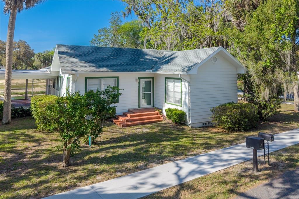 Active With Contract: $232,000 (2 beds, 2 baths, 1194 Square Feet)