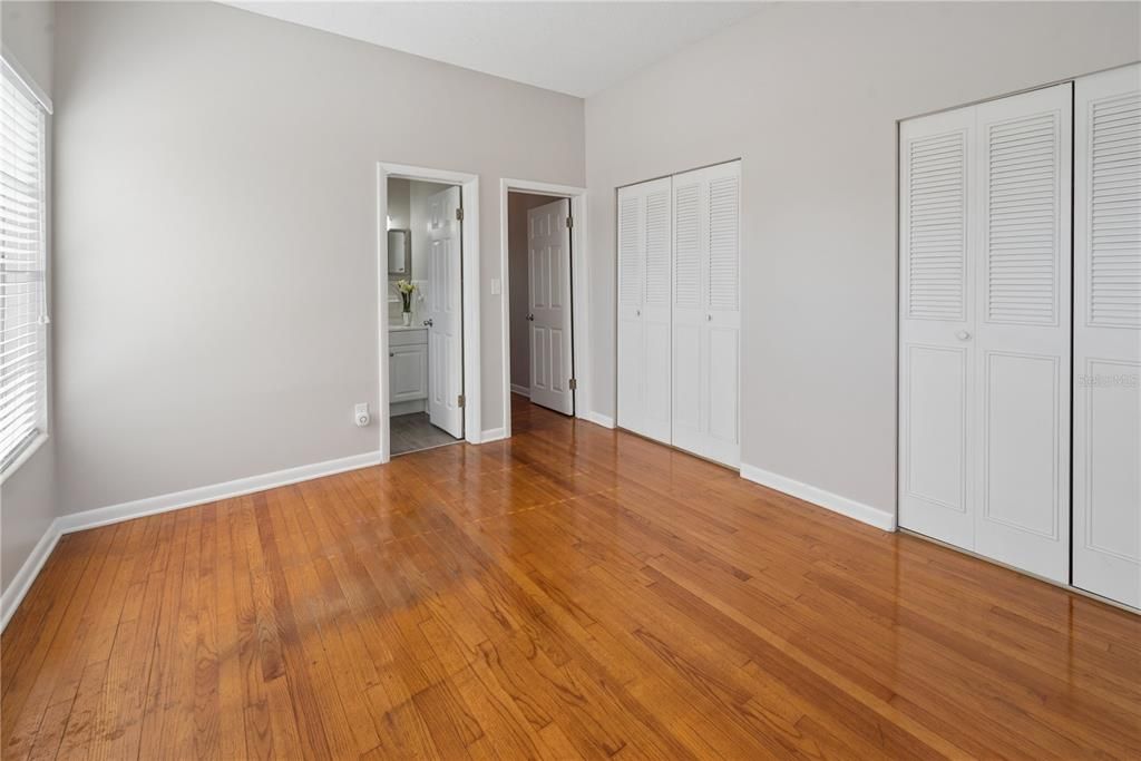 Active With Contract: $232,000 (2 beds, 2 baths, 1194 Square Feet)