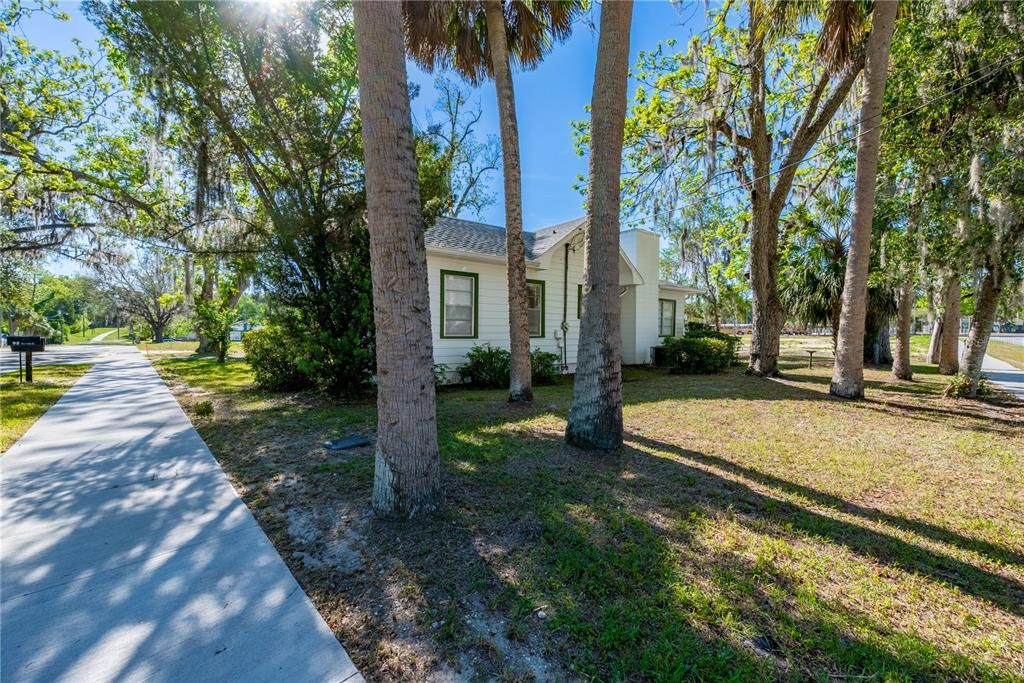 Active With Contract: $232,000 (2 beds, 2 baths, 1194 Square Feet)