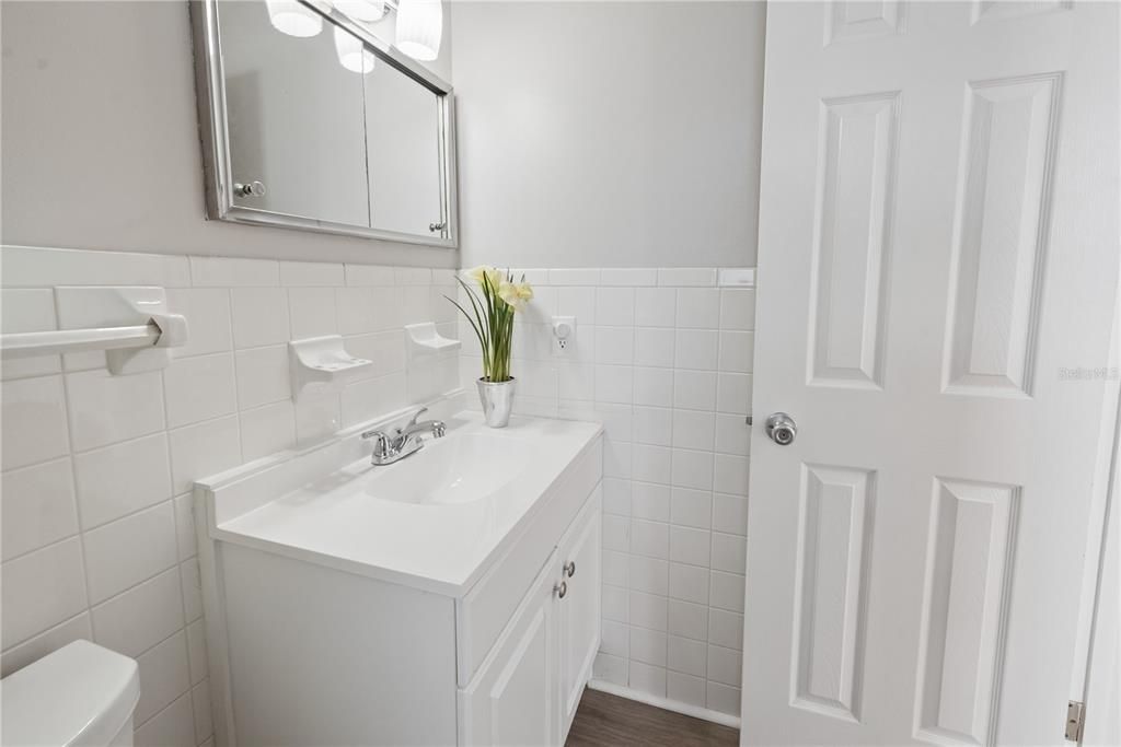 Active With Contract: $232,000 (2 beds, 2 baths, 1194 Square Feet)