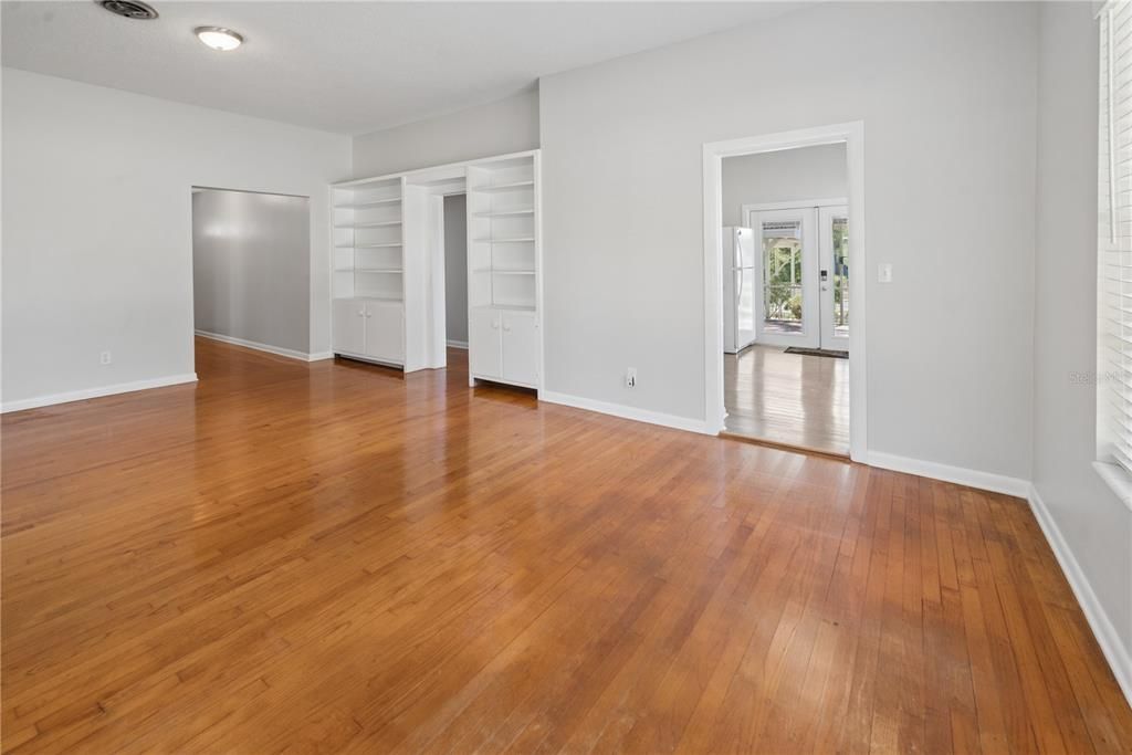Active With Contract: $232,000 (2 beds, 2 baths, 1194 Square Feet)